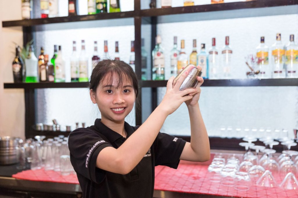 Provide 15 women in Vietnam with chef training