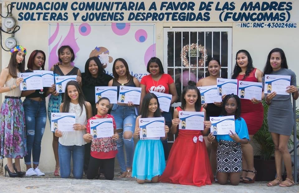 Help train hundreds of single mothers in DR