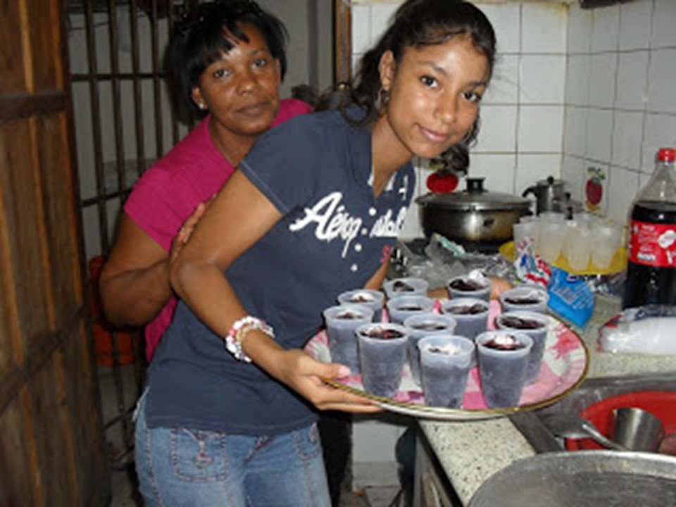Help train hundreds of single mothers in DR
