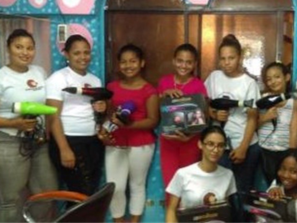 Help train hundreds of single mothers in DR