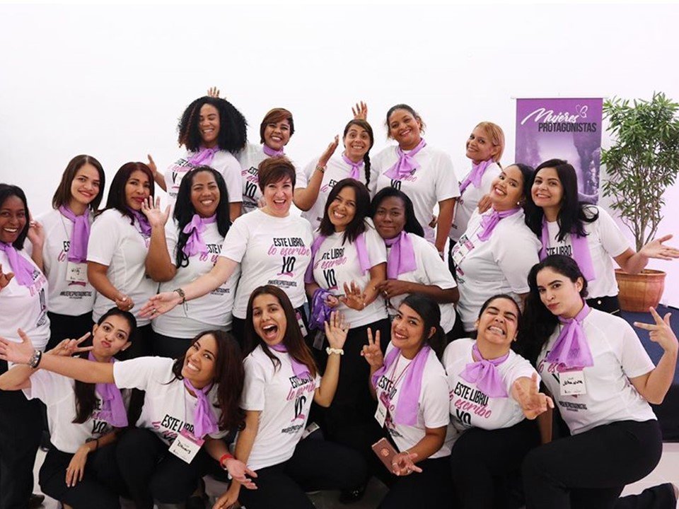 Help train hundreds of single mothers in DR