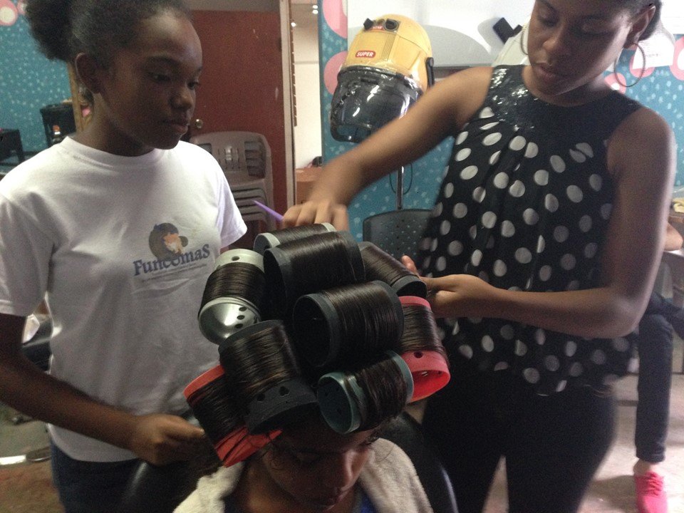 Help train hundreds of single mothers in DR