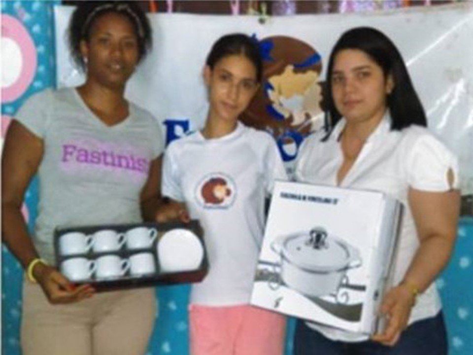 Help train hundreds of single mothers in DR