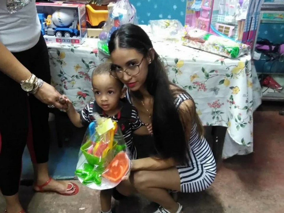 Help train hundreds of single mothers in DR