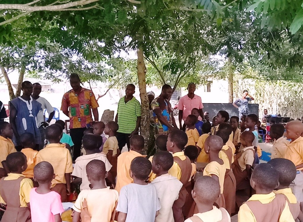 Save 80 pupils learning under tree in rural Ghana