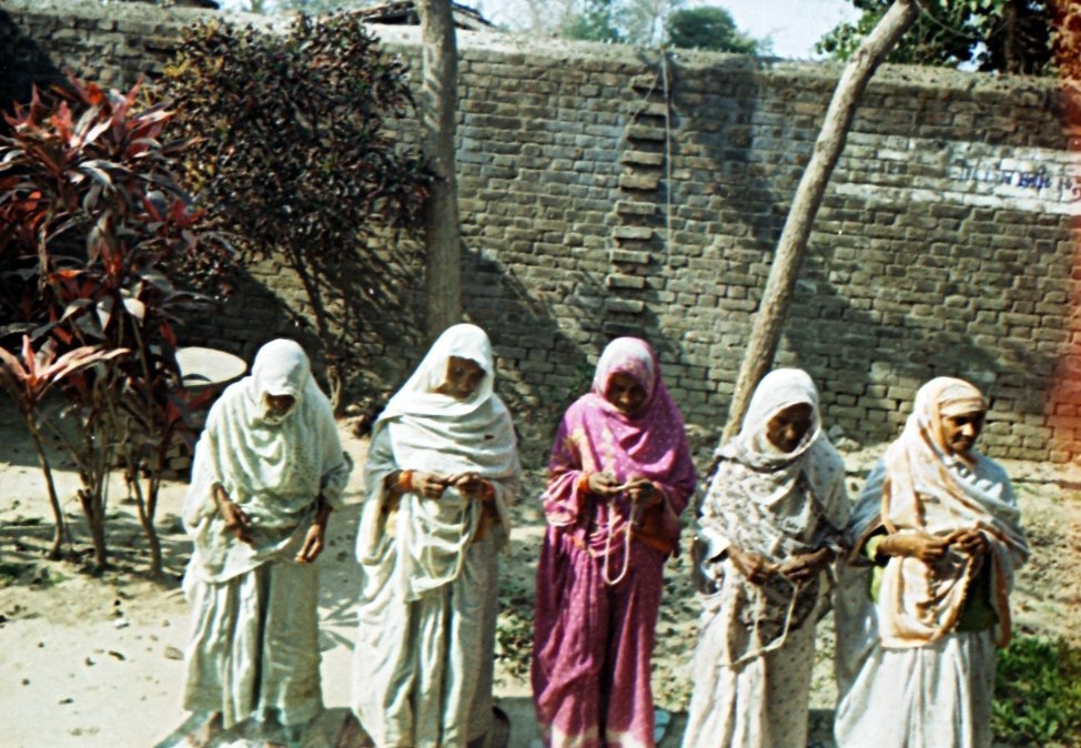 Help 200 distitute grand parents in Bihar,India