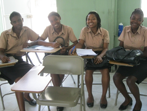 Gracieuse (left), Medina (middle right)