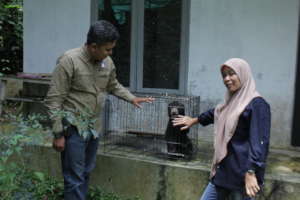 ISCP manager ,veterinarian and the male bear cub