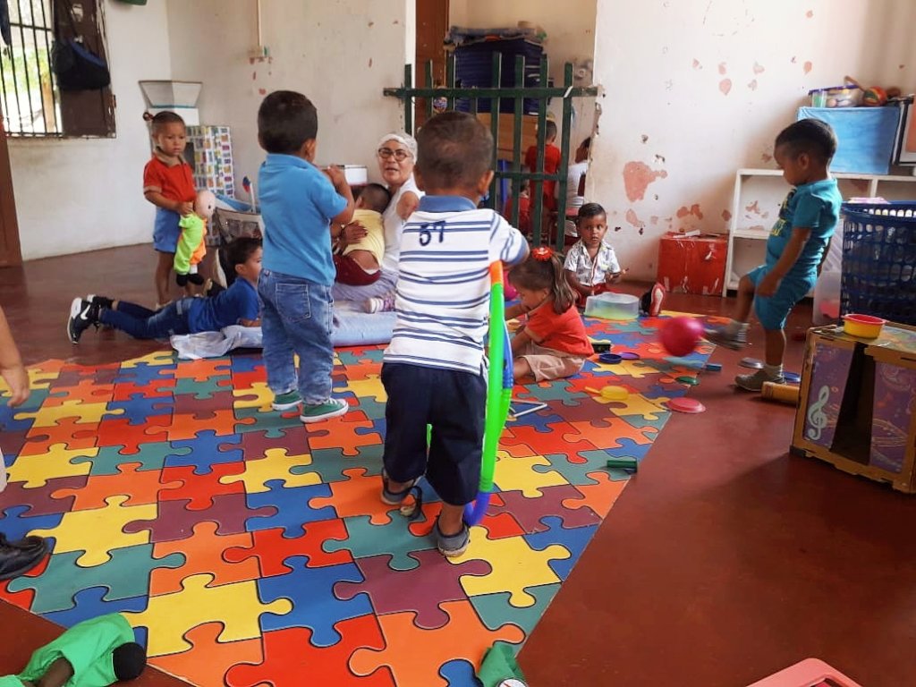 Help guarantee initial education of 950 children!