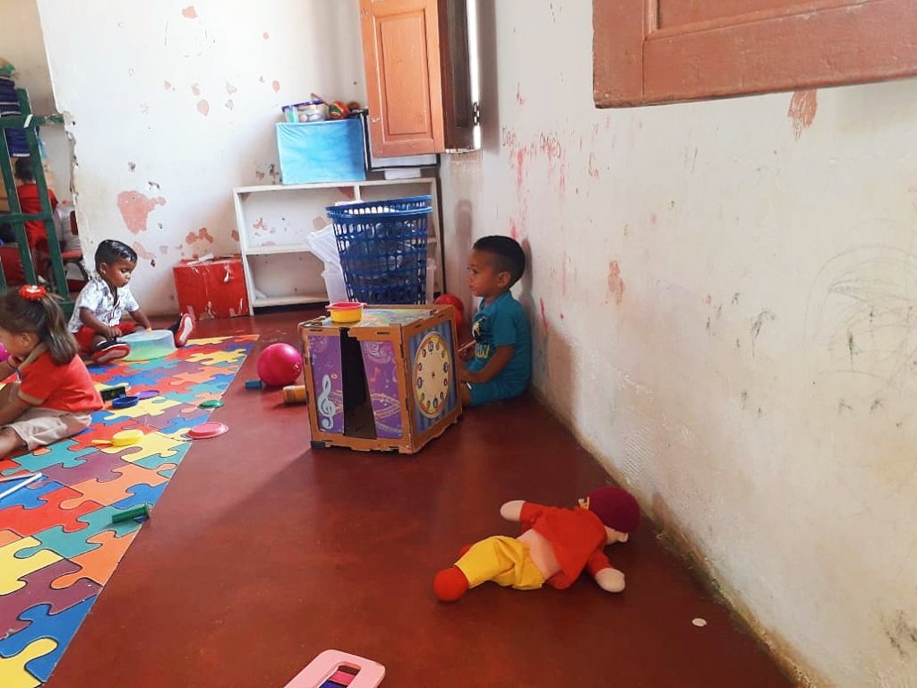 Help guarantee initial education of 950 children!
