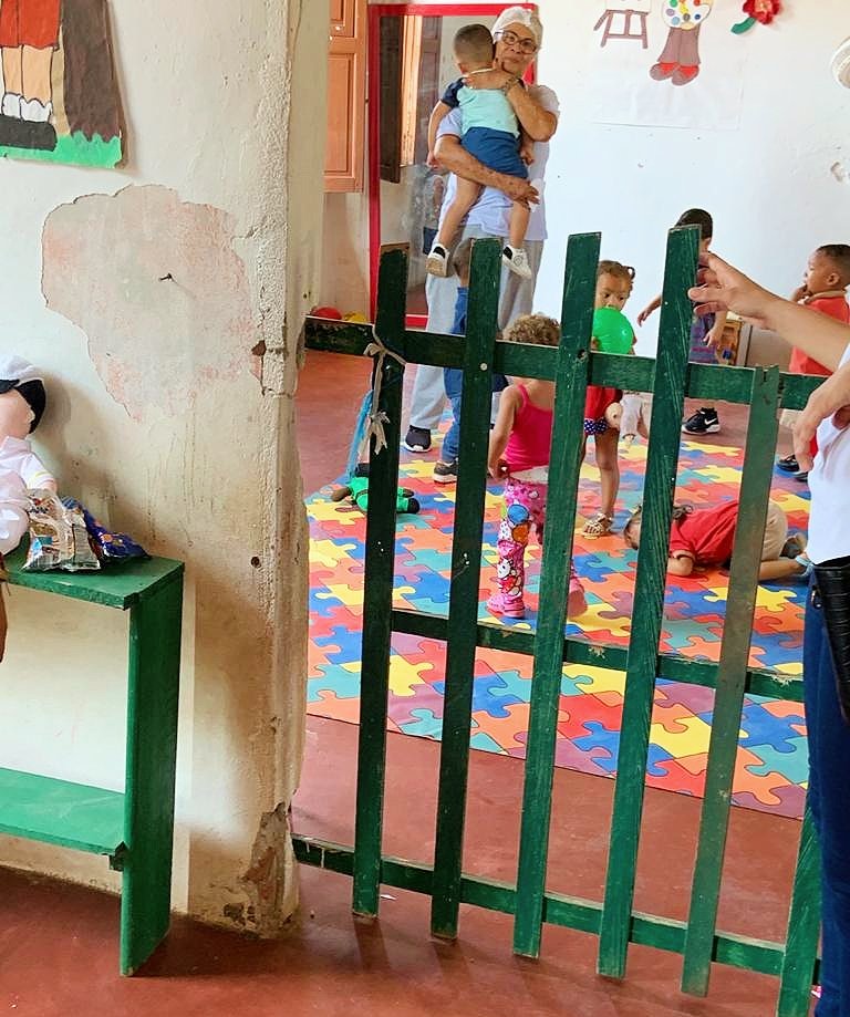 Help guarantee initial education of 950 children!