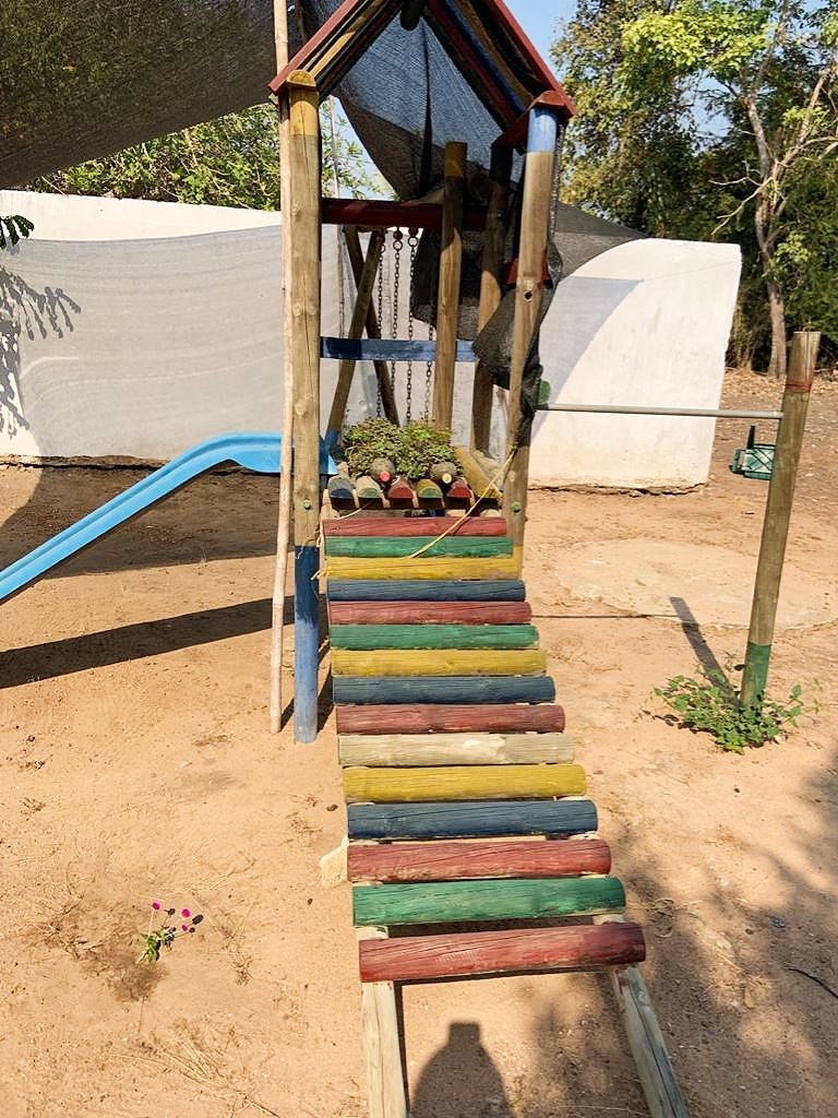 Help guarantee initial education of 950 children!
