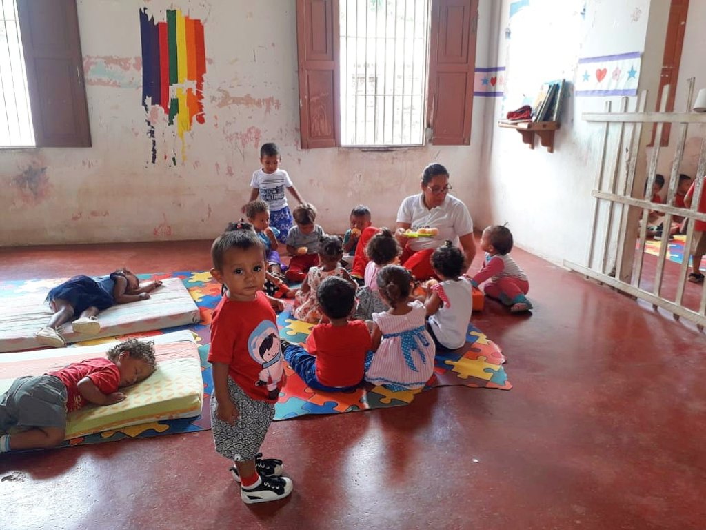 Help guarantee initial education of 950 children!