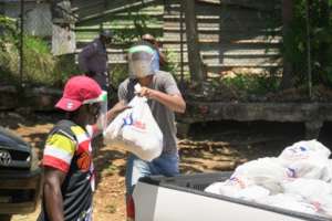 Fundacion Merced gives nutrition & hygiene packs