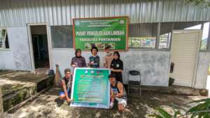 Students at the new composting lab at Khairun