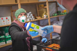 Distribution of food packages (c)Christian Leitner