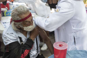 Health and vaccination. Salud y vacunacion