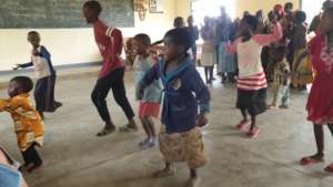 Twa kids and dance