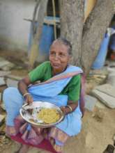 Distributing food in India
