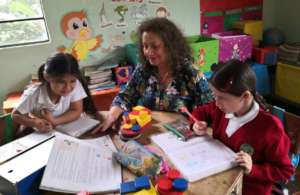 Children sharing self-learning guides