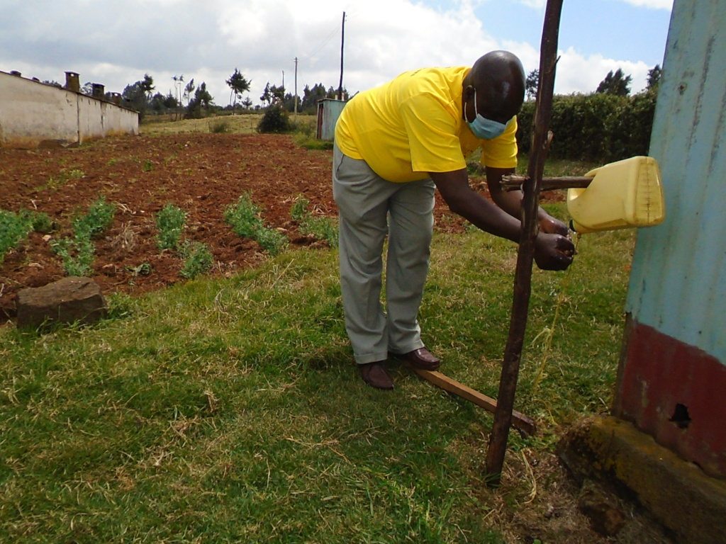 CHAT CORP demonstrating the use handwashing system