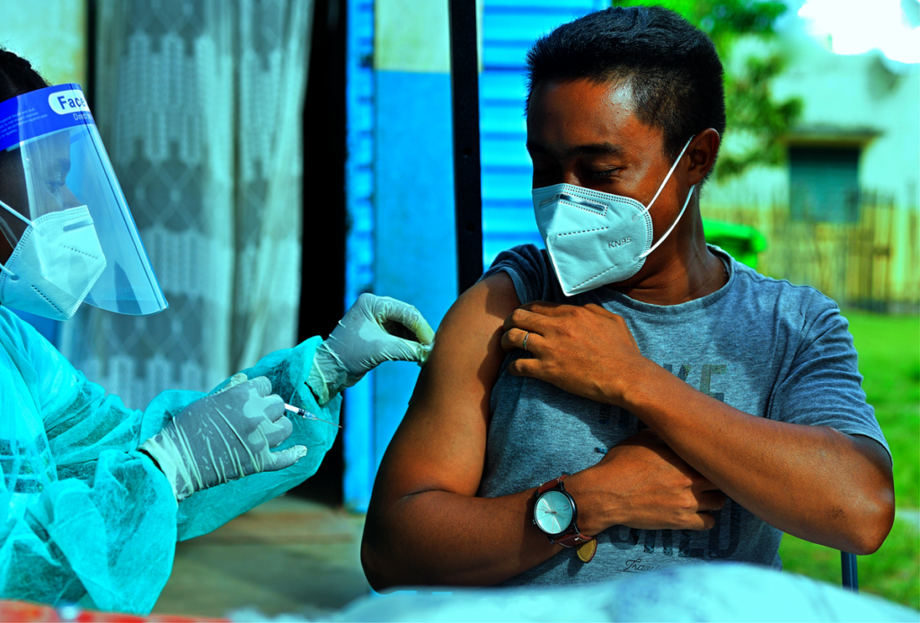 Dr. Dera gets vaccinated to show vaccine safety