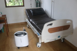 Oxygen concentrator & tank at the ASRI Clinic