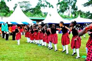 girls singing after get menstrual pads