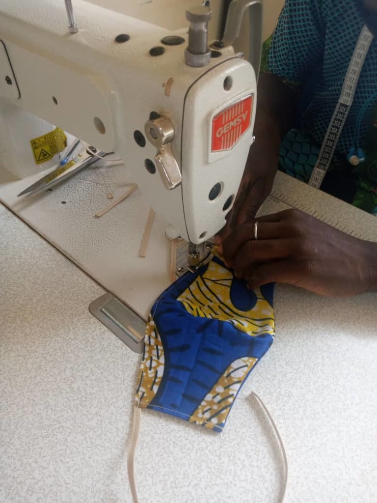 Help provide 10.000 masks for health personnel