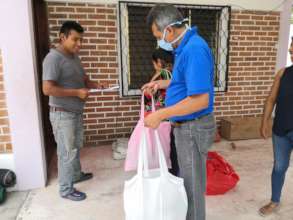 Delivery to families in the Ocosingo