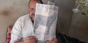 DISTRIBUTING FLYERS IN THE MARKETS