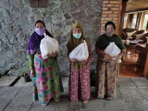 Food packages for the elderly