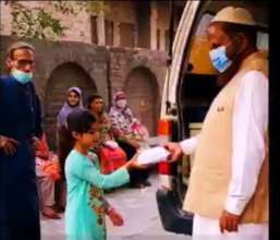 Distribution of Iftar Box