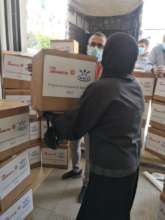 Distributing food kits