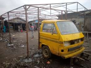building the slum Art "Pet Bottle" school