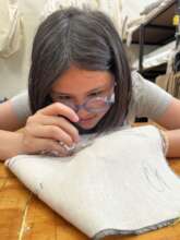 Alumni visitig Casilda Mut textil workshop