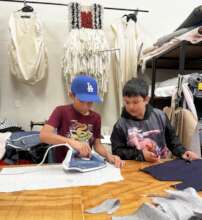 Alumni visitig Casilda Mut textil workshop