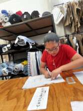 Alumni visitig Casilda Mut textil workshop