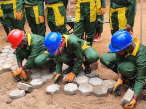 Students' training for tiles & posing pave