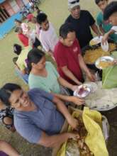 Volunteers cook and feed rural Kidapawan evacuees