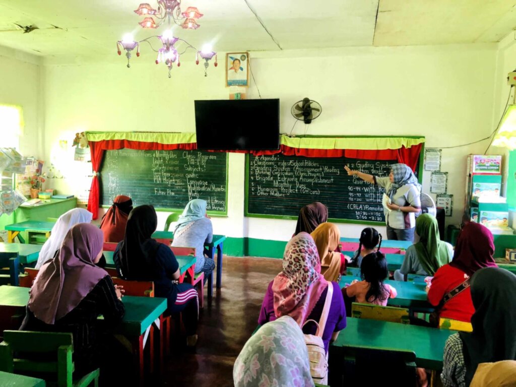 Lead teacher s explain lesson plans to parents