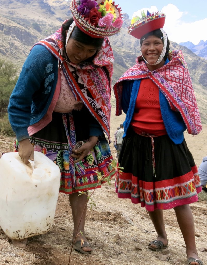 Help 85+ llama farmers in Peru access fair work