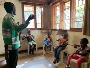 VIolin lesson during the Holiday Programme
