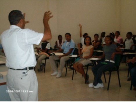 Educating 300 kids in Barahona about nutrition.
