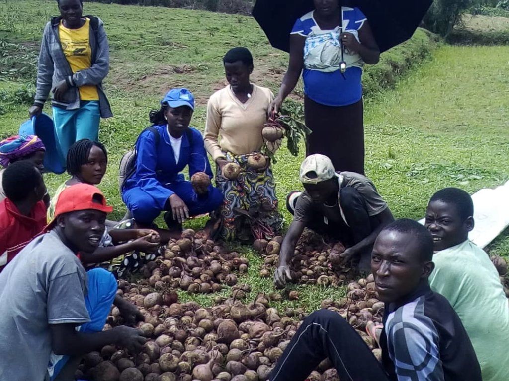 Rapid support of 90 small  young Farmers in Rwanda