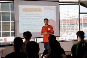 Demian, speaker at IntegrARTE meeting