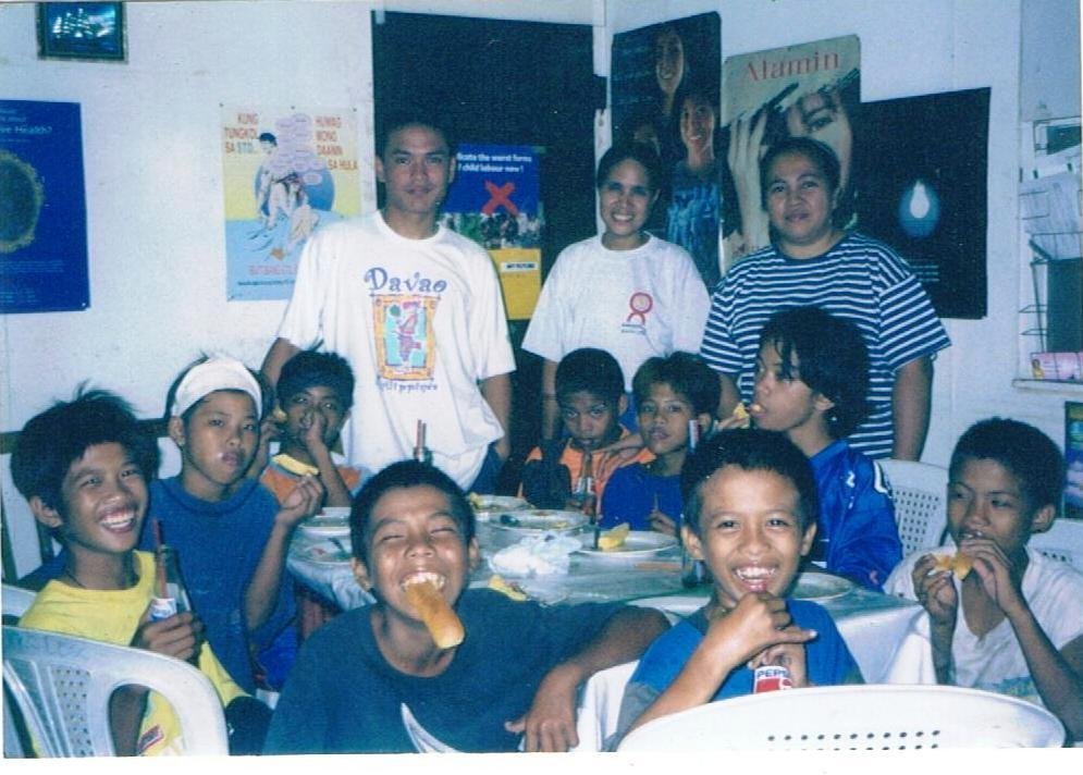 Bring back 600 Filipino street children to school