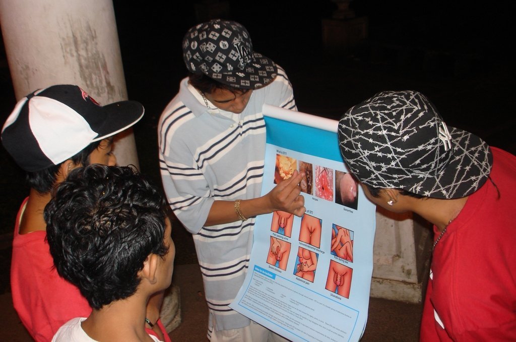 Bring back 600 Filipino street children to school