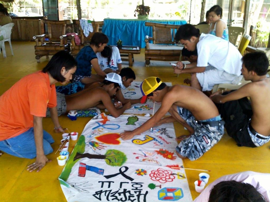 Bring back 600 Filipino street children to school