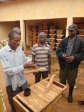 Farmer prepare to install hive
